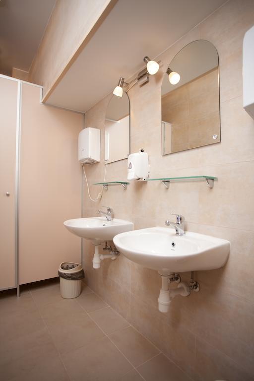 Sajutu Parka Hostelis Валмиера Стая снимка
